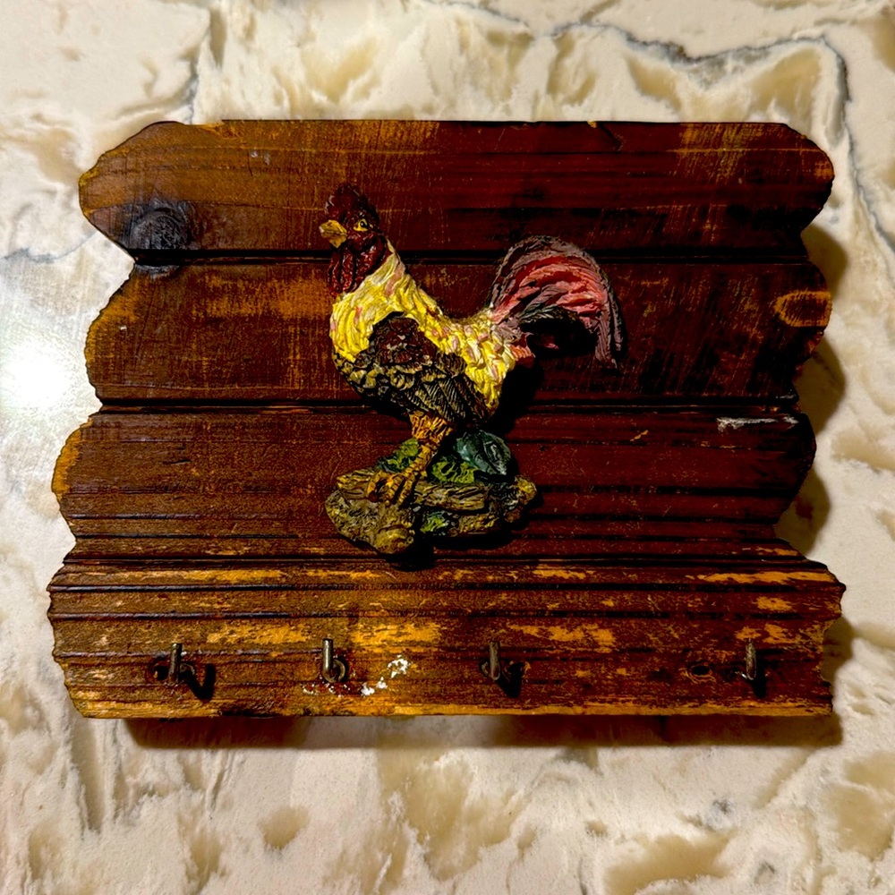 Vintage key holder size 6’ by 4.5